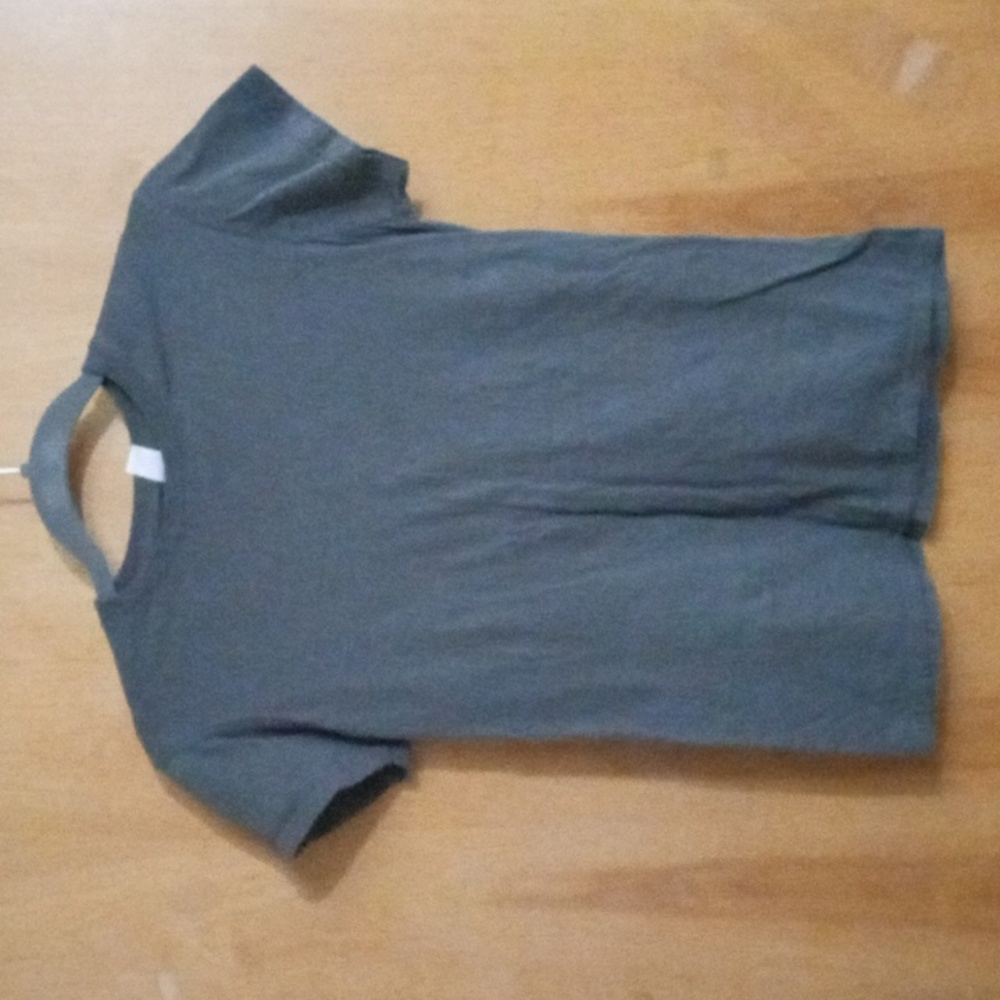 Women's short sleeve top size medium